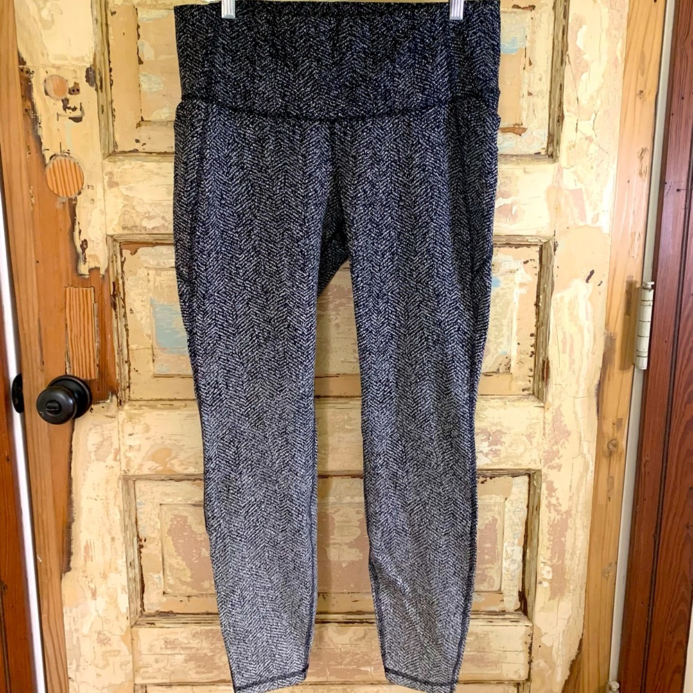 All in Motion Black/White XL Leggings w/ pockets